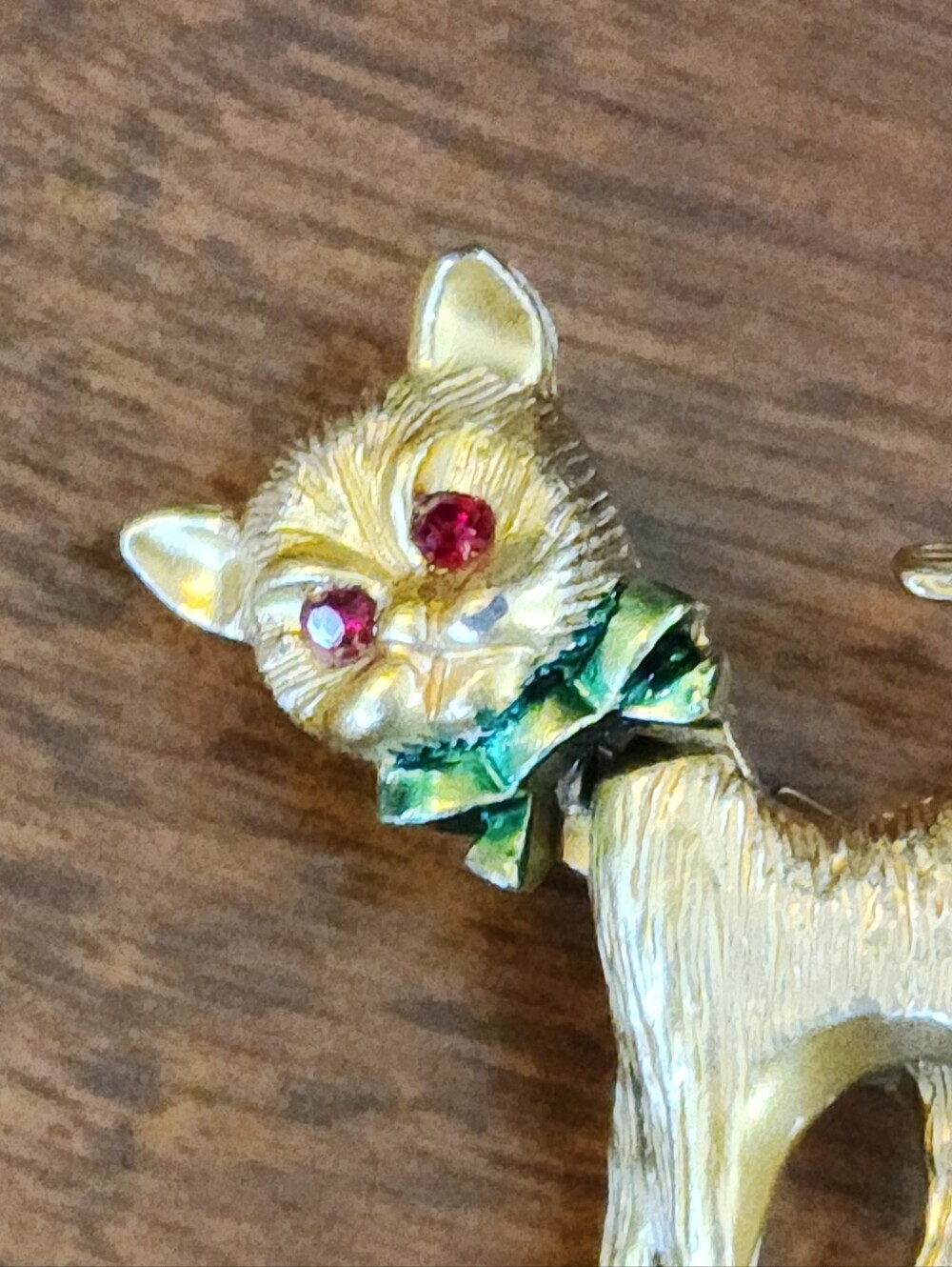 VTG Scaredy Cat Brushed Gold Tone Movable Head Red Rhinestone Eyes 1.5 Inches - Picture 3 of 6